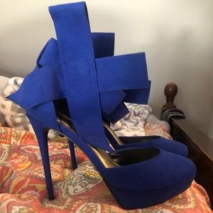 Blue platform heels with big bow